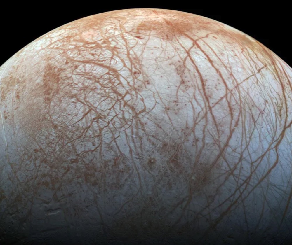 Cracks across Europa's surface