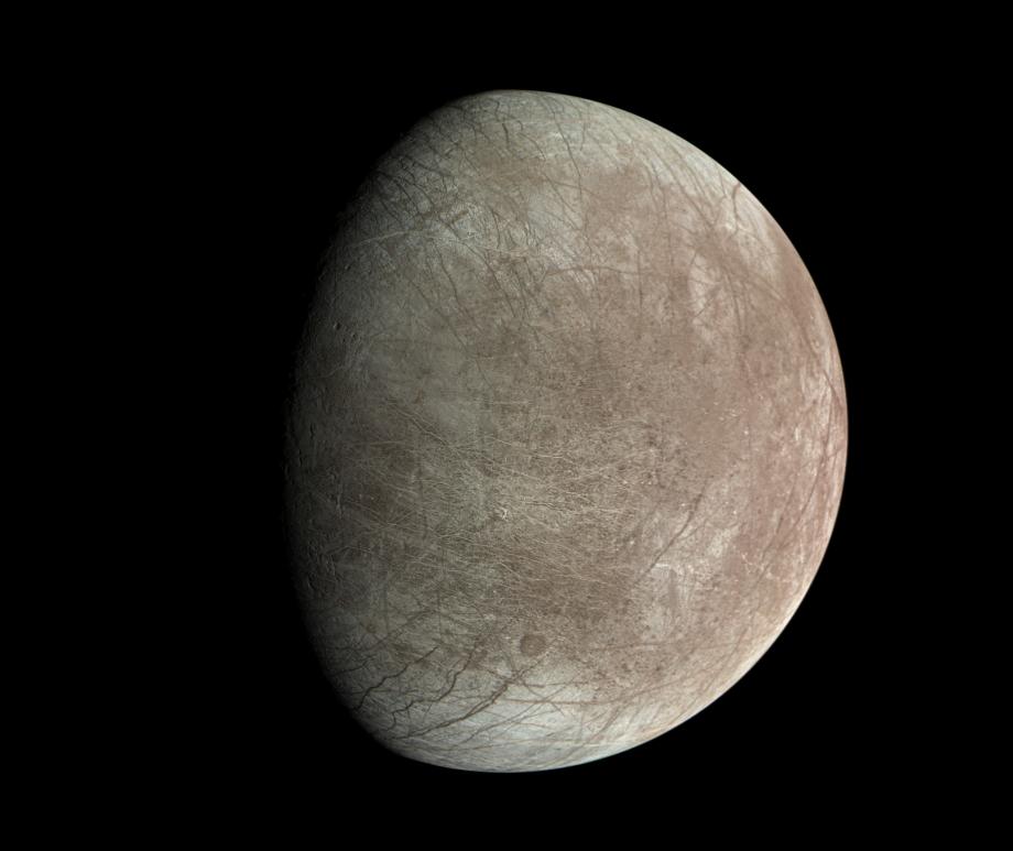 The images show the fractures, ridges, and bands that crisscross the moon’s surface. Credit: Image data: NASA/JPL-Caltech/SwRI/MSSS. Image processing: Björn Jónsson