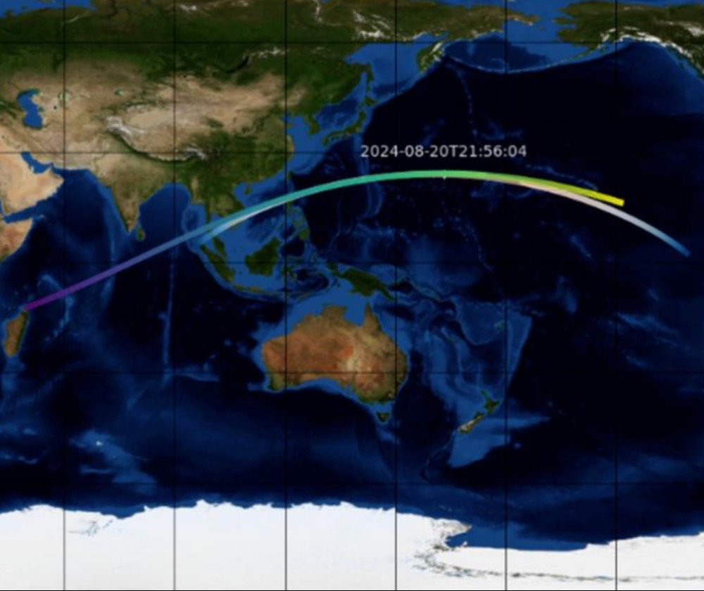 This map shows the closest approach pass that Europess JUICE Jupiter probe will make over Earth on Aug. 20, 2024, with the spacecraft flying directly over Southeast Asia and the Pacific Ocean