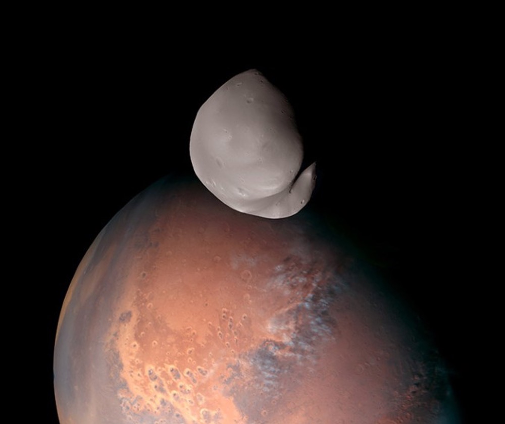 The moonlet Deimos is made of the same type of material as Mars, the latest observations suggest