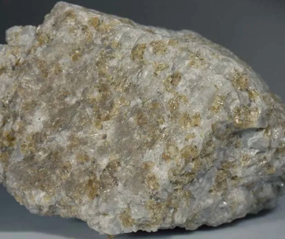 An image of the Apollo 17 moon rock troctolite 76535. This study was focused on sample 79221