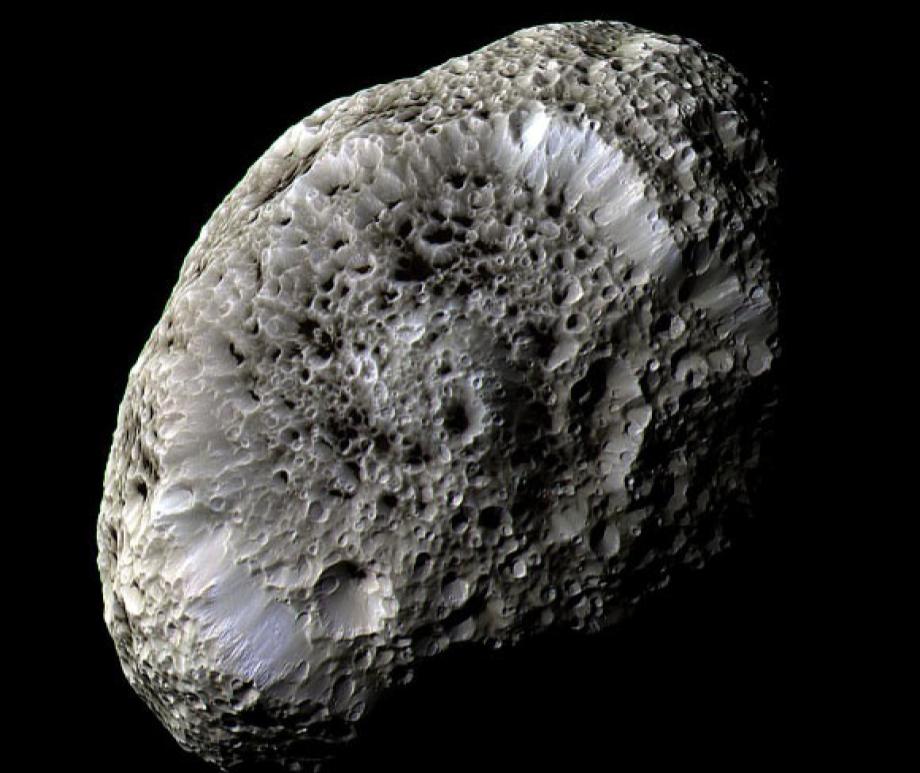 Cassini passed Hyperion on 31 May 2015 at a distance of about 21,000 miles (34,000 km). NASA / JPL-Caltech / Space Science Institute.