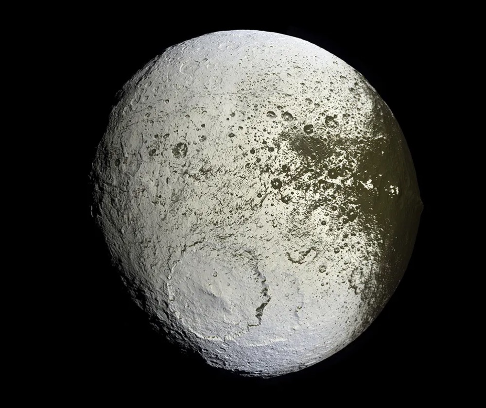 Saturn's moon Iapetus