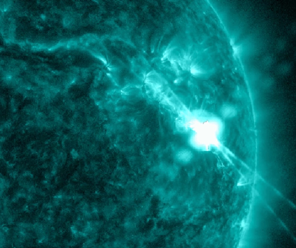 Super-Cluster of 5 Active Sunspots on Sun Likely to Spark Radiation Storms on Earth Between April 26-28