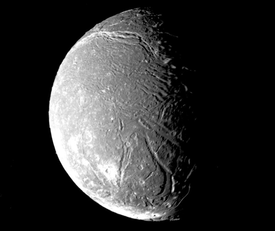 An image of Ariel obtained by Voyager 2, the only instrument ever to have collected close data of the moon