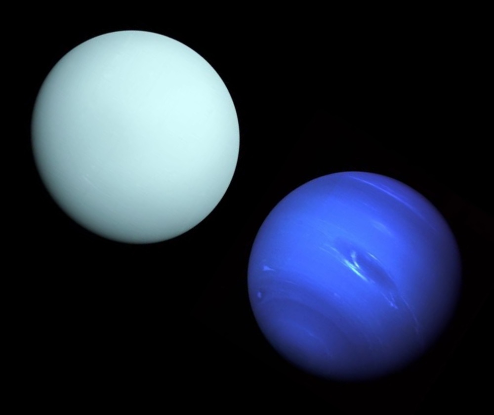 Uranus and Neptune imaged by Voyager 2